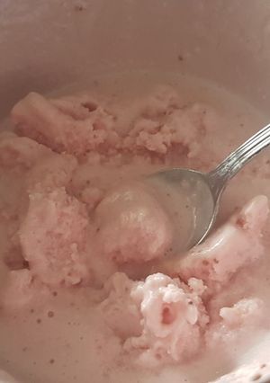 Una foto de Helado de fresa fit