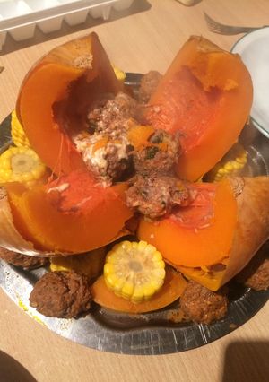 Una foto de Flor de calabaza y albóndigas