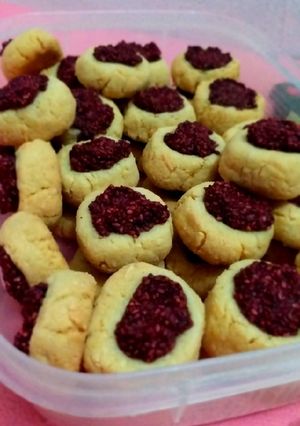 Foto resep Chia-strawberries jam cookies