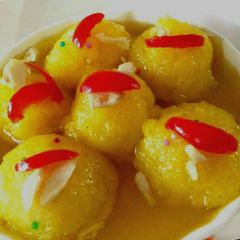 A picture of Leftover rice Rasgulla.