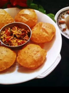 हलवा-पूरी(Halwa poori recipe in Hindi) रेसिपी मुख्य फोटो