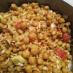A picture of Chickpeas Salad.