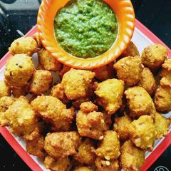 A picture of Moth daal pakoda.