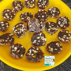 खजूर ड्रायफ्रूट्स रोल (khajur dryfruits roll recipe in Hindi) A picture of खजूर ड्रायफ्रूट्स रोल (khajur dryfruits roll recipe in Hindi).