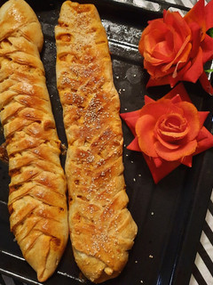 A picture of Chicken tandoori bread.