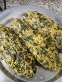 મેથીના મુઠીયા(Methi na muthiya recipe in Gujarati) રેસીપી મુખ્ય ફોટો