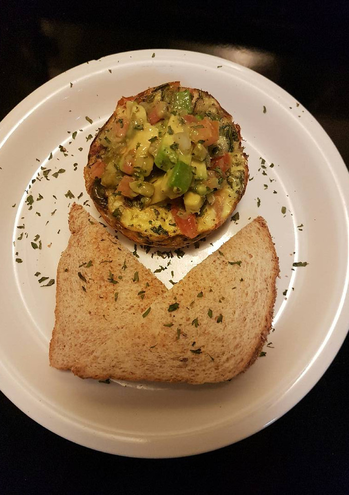 Una foto de Muffin de huevos con espinacas