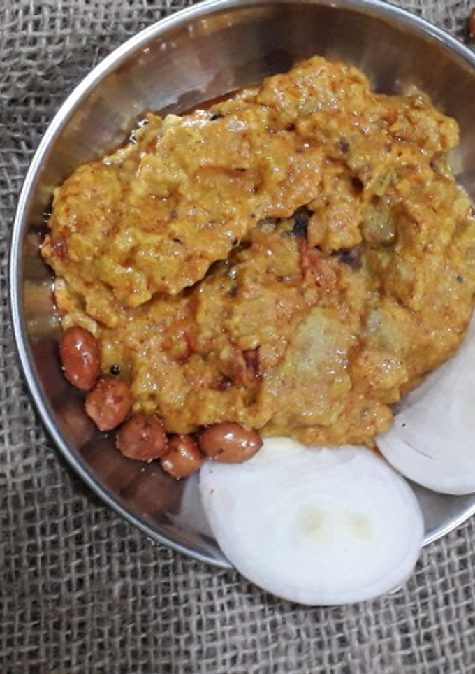 વઘારેલો રોટલો (Vagharela Rotlo Recipe In Gujarati) રેસીપી મુખ્ય ફોટો