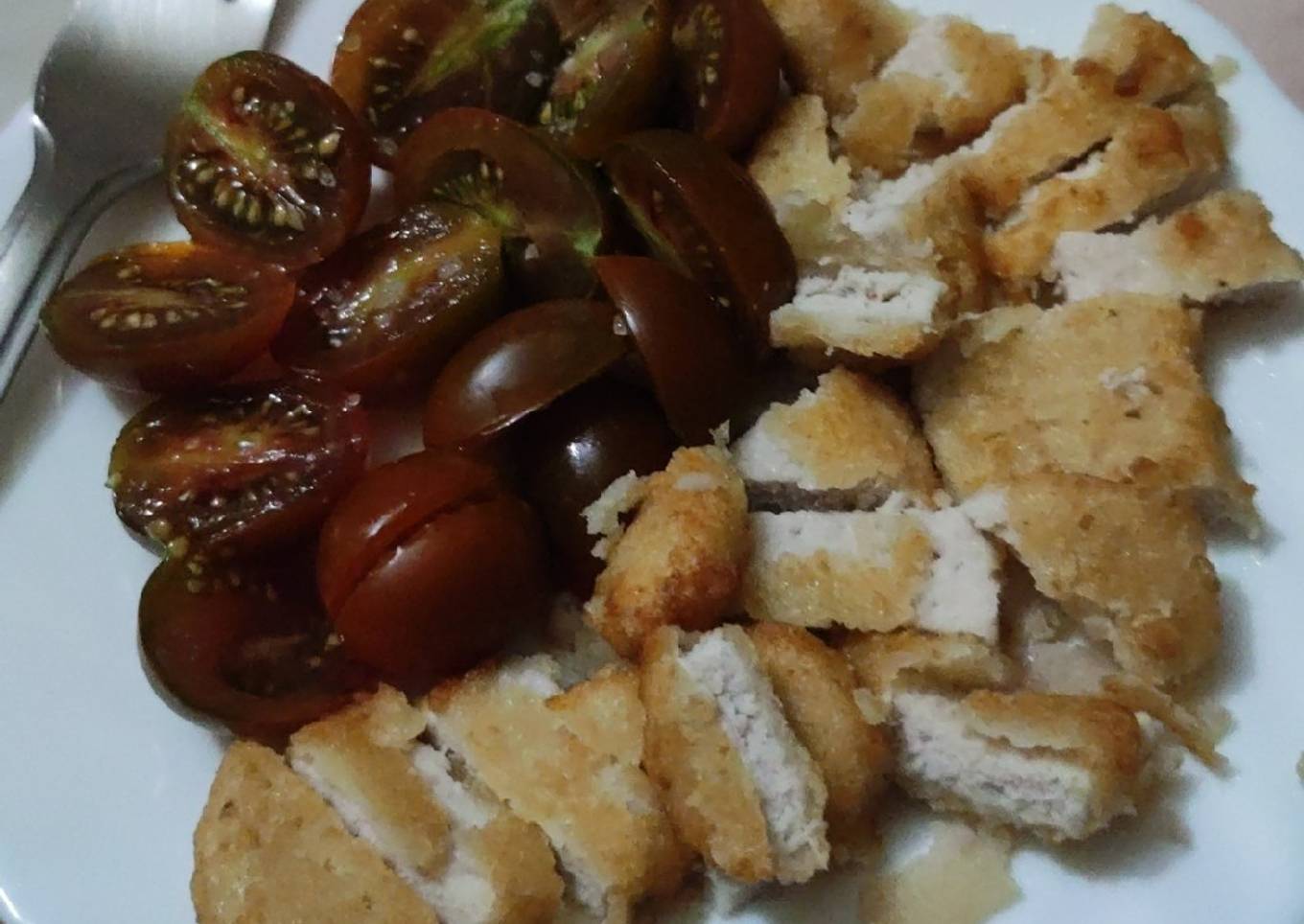 Día 1: Tomates cherrys con nuggets de pollo