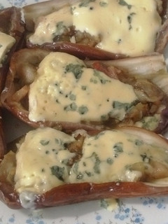 Una foto de Berenjenas en microondas con queso azul frances
