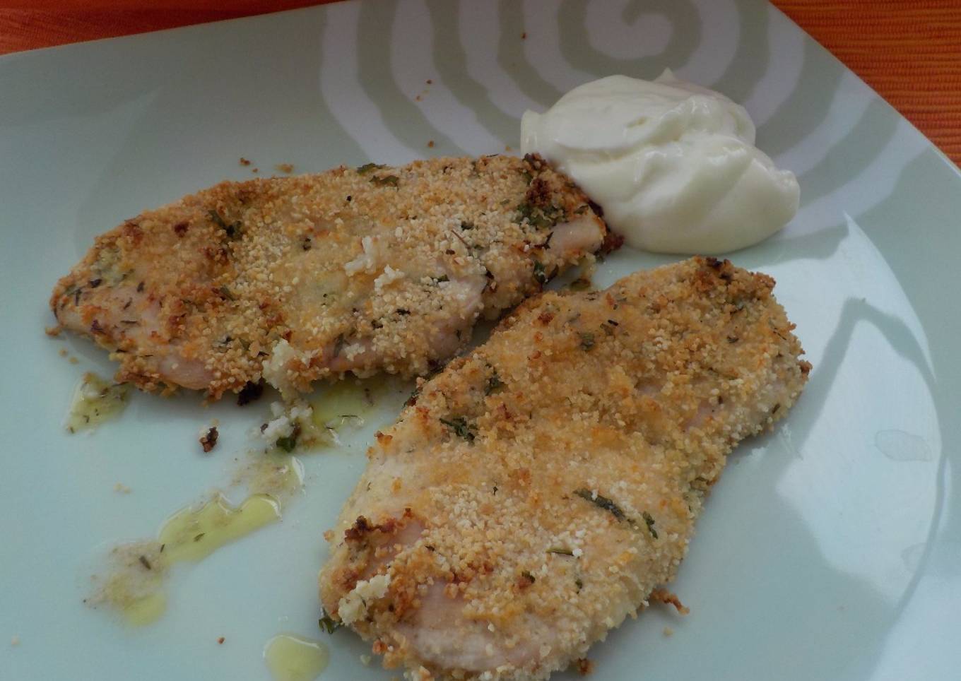Pechuga de pollo marinada, macerada, al horno y alioli