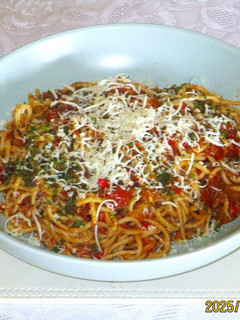 Paradicsomos, tonhalas spagetti kapribogyóval recept fotója