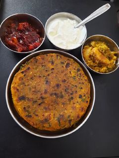 થેપલા (Thepla Recipe in Gujarati) રેસીપી મુખ્ય ફોટો