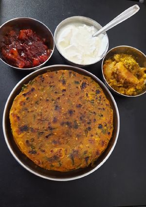 થેપલા (Thepla Recipe in Gujarati) રેસીપી મુખ્ય ફોટો