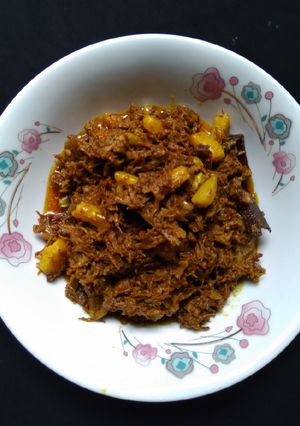 গরুর মাংসের সুটকি ভুনা রেসিপির প্রধান ছবি
