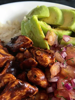 Una foto de Bowl de pollo bbq