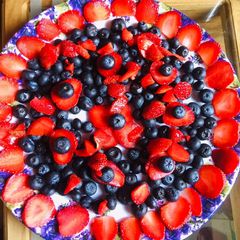A picture of Blueberry strawberry salad.