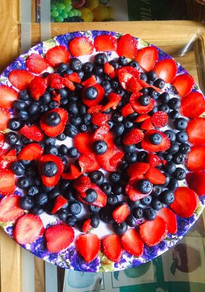 A picture of Blueberry strawberry salad.