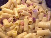 Una foto di primi con il guanciale al sugo