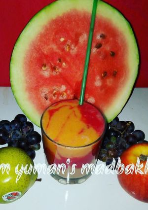 A picture of Mixed fruit smoothie.