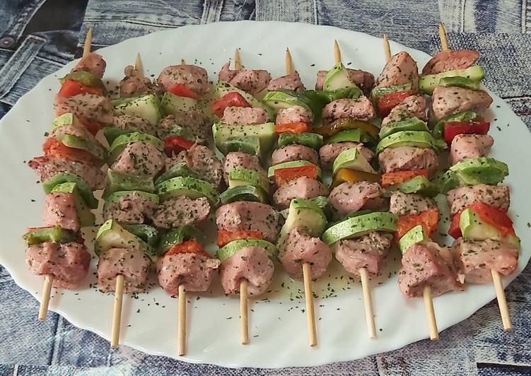 Brocheta de pavo con verduras