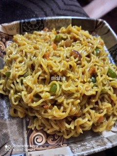 वेजिटेबल मैगी (Vegetable maggi recipe in Hindi) रेसिपी मुख्य फोटो