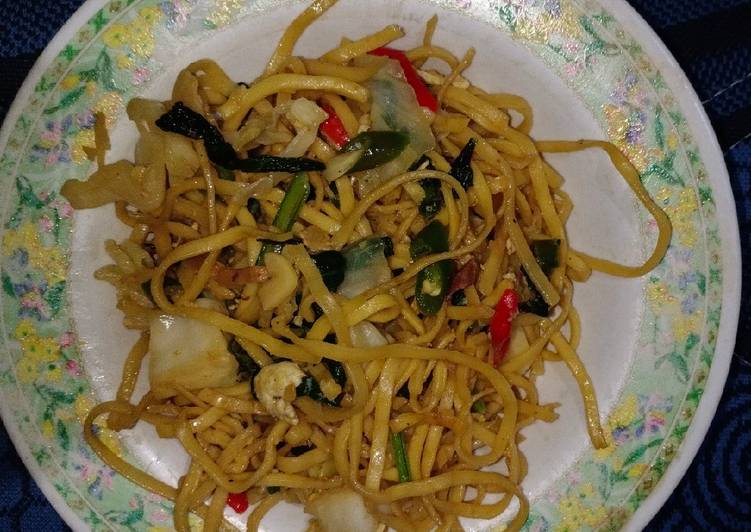 Resep Mie kuning bumbu pedas yang Lezat