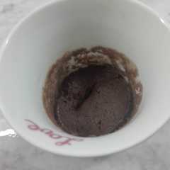 Una foto de Postre de chocolate/bizcocho en taza