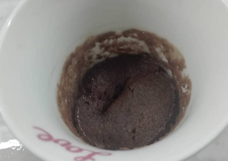 Postre de chocolate/bizcocho en taza