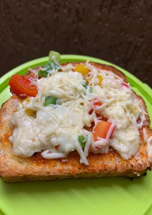 ચીઝ ગાર્લીક ટોસ્ટ (Cheese garlic toast recipe in Gujarati) રેસીપી મુખ્ય ફોટો