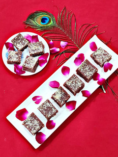 अनार की बर्फी (anar ki barfi recipe in Hindi) रेसिपी मुख्य फोटो