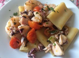 Foto di Paccheri con calamari e gamberoni