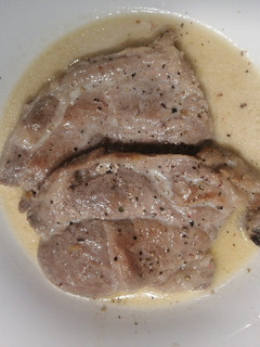 Una foto de Chuletas de cerdo en salsa de leche
