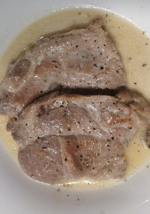 Una foto de Chuletas de cerdo en salsa de leche