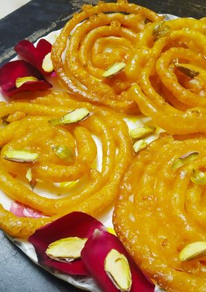 જલેબી (Jalebi Recipe In Gujarati) રેસીપી મુખ્ય ફોટો