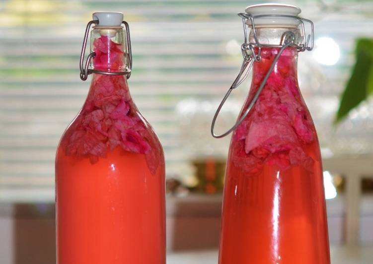 How to Make Favorite Rhubarb gin