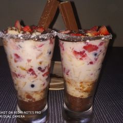 A picture of Eggless fruit custard tiramisu fusion pudding.