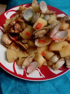 Una foto de Almejas con patatas