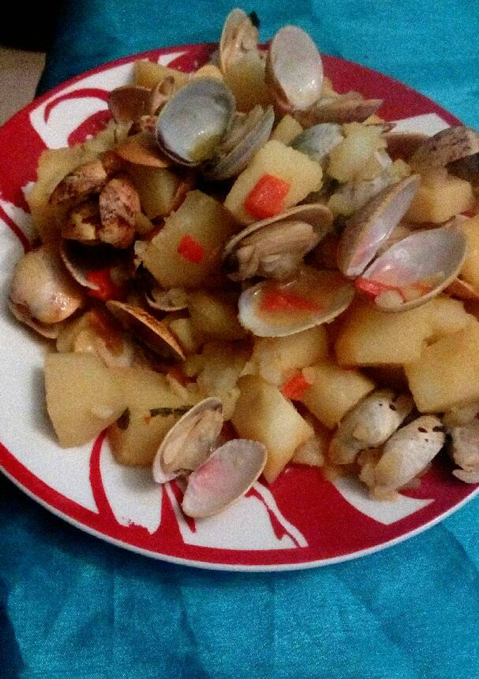 Una foto de Almejas con patatas