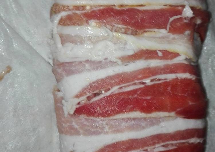 Indbagt frikadelle fars i bacon