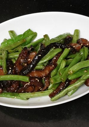 香菇素鰻魚炒四季豆、香菇素食料理 的食譜成品照片