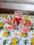Tiramisú de fresa 🍓 y coco 🥥 en tarritos 🫙