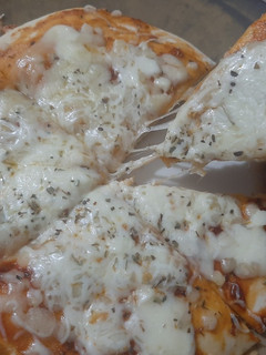 ચીઝ પીઝા(Cheese Pizza Recipe In Gujarati) રેસીપી મુખ્ય ફોટો