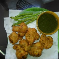 A picture of Gobhi ke pakoda.