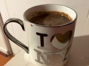 Una foto de chocolate caliente