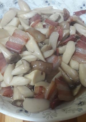 杏菇臘肉 的食譜成品照片