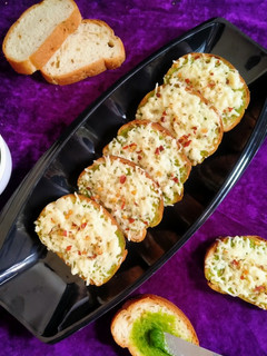 ગાર્લિક બ્રેડ (Garlic Bread Recipe In Gujarati) રેસીપી મુખ્ય ફોટો