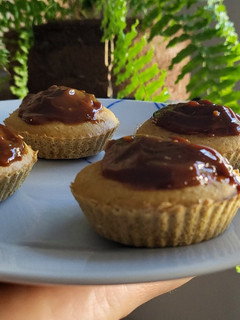 Una foto de Muffins de naranja en licuadora (sin gluten y con azúcar mascabo)