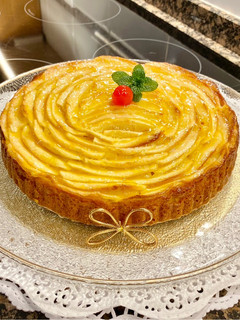 Una foto de Pastel con almendras y manzanas “sin amasar” (Cake with almonds and apples “without kneading”)