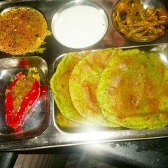 Bathu palak puri with curd A picture of Bathu palak puri with curd.